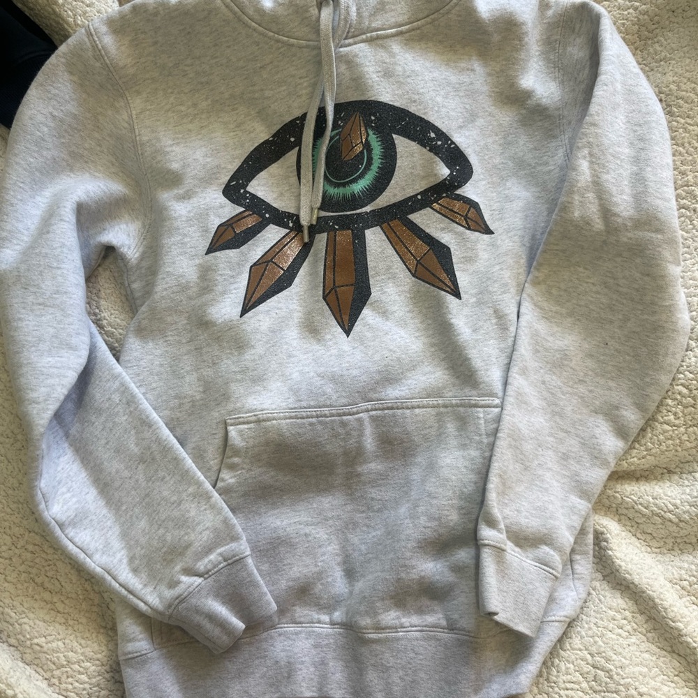 "Crystal Wolf" graphic hoodie